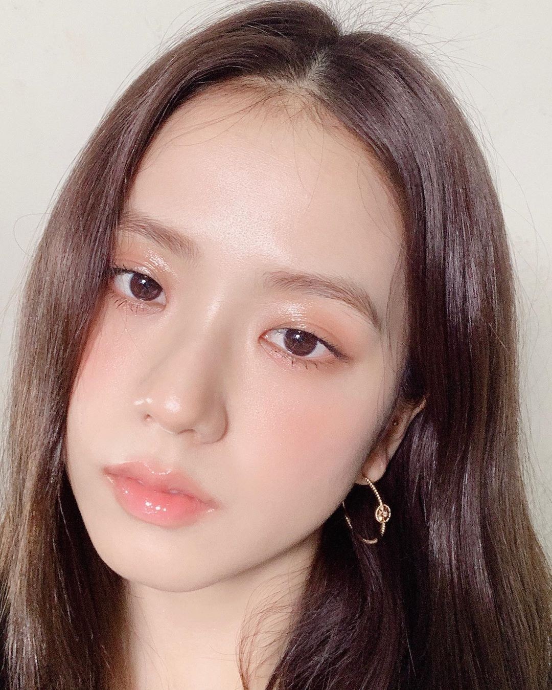 Học Lỏm Nghệ Thuật ‘Minimal Makeup’ Của Sao Hàn: Vẻ Đẹp Tự Nhiên Thôi Miên Mọi Ánh Nhìn