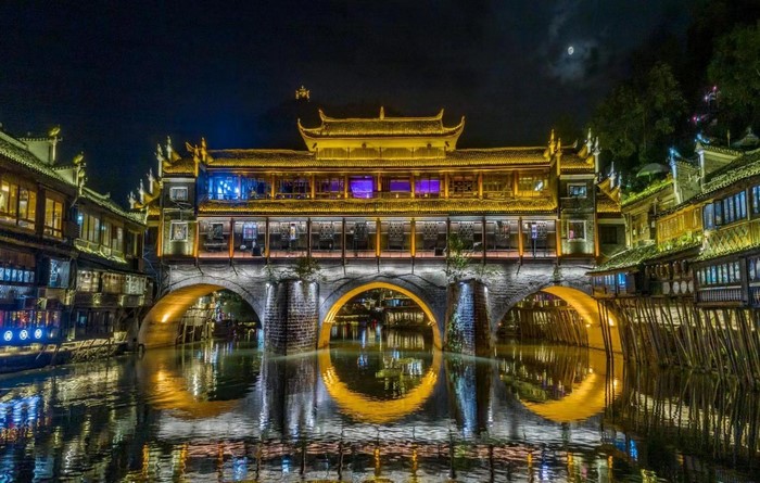 Phượng Hoàng Cổ trấn – Bức tranh thủy mặc giữa lòng Trung Hoa