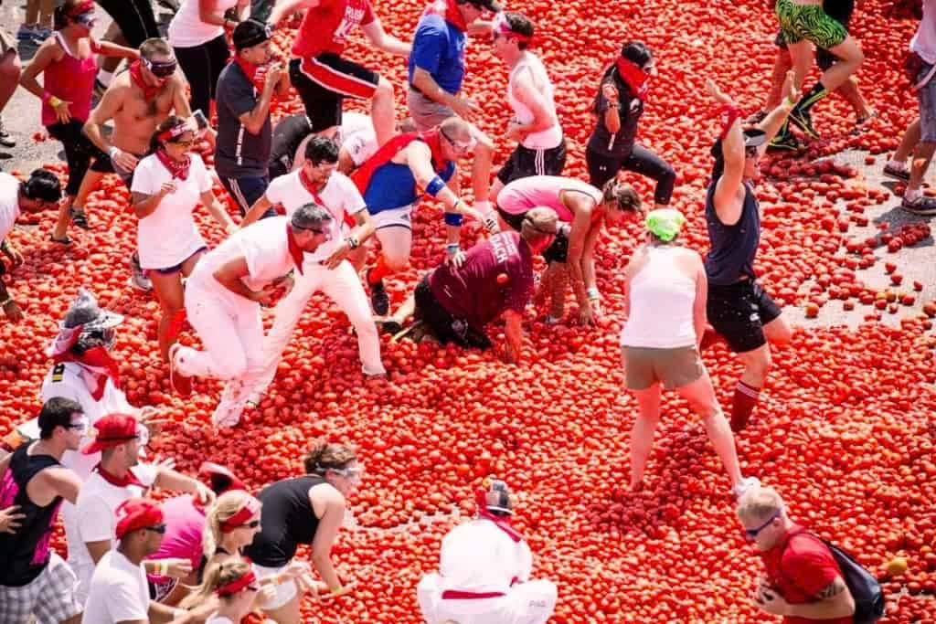 La Tomatina – Trận chiến cà chua đầy vui nhộn tại Buñol, Tây Ban Nha